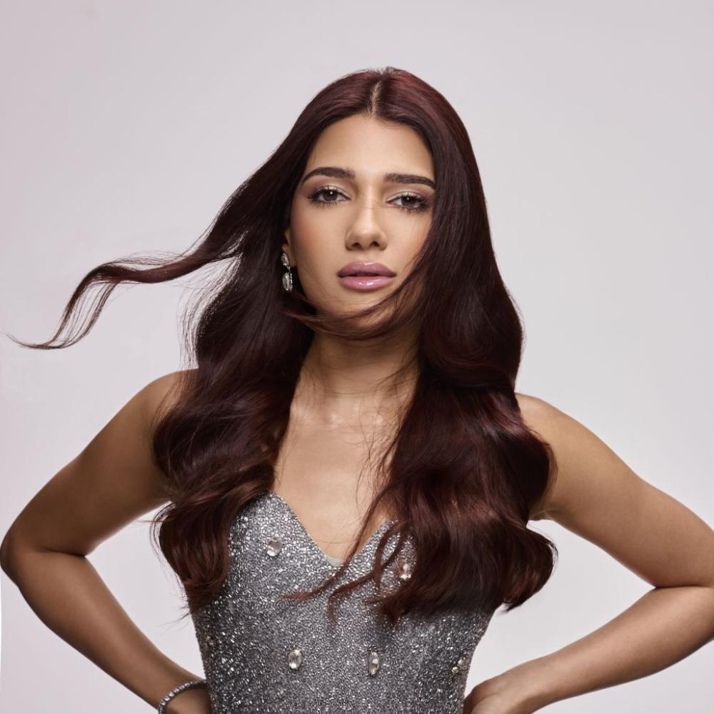 Narins Beauty تطلق ملمّع الشفاه الجديد AURA بتأثير التبريد ولمعان الألماس