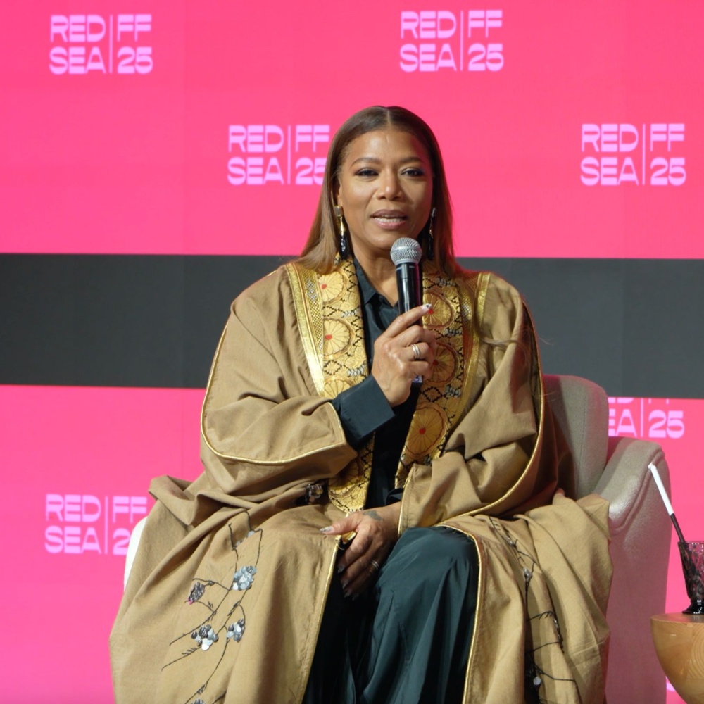 كوين لطيفة بإطلالة مستوحاة من البشت في افتتاح جلسات مهرجان البحر الأحمر السينمائي بجدة 2025