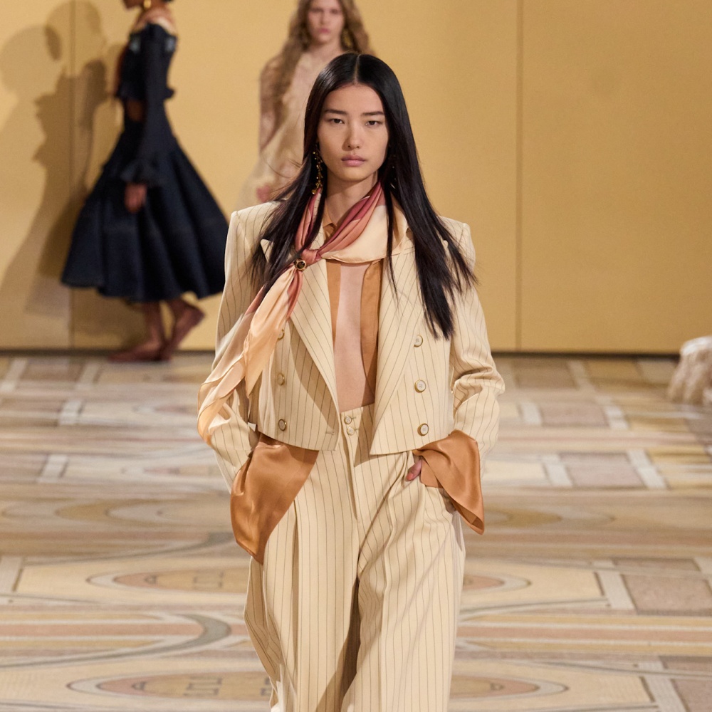 3 تنسيقات جذابة شهدها عام 2025 بأسلوب Zimmermann