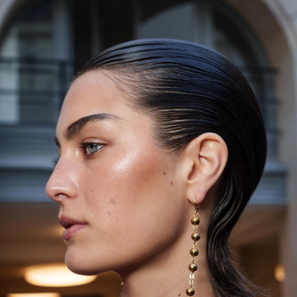 خطوات وضع البرونزر على بشرتك لتوهّج مشرق في الشتاء