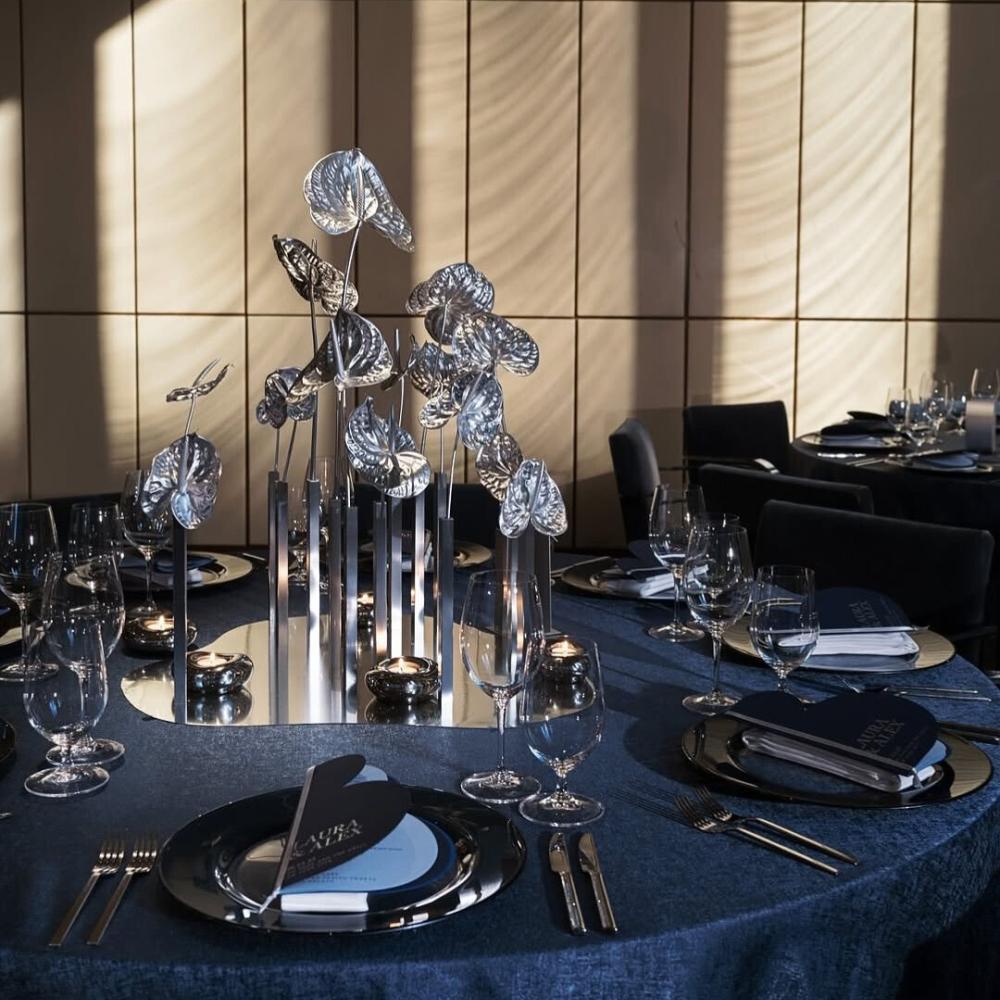 أدوات مائدة الضيوف من الكروم- الصورة من  Pinterest