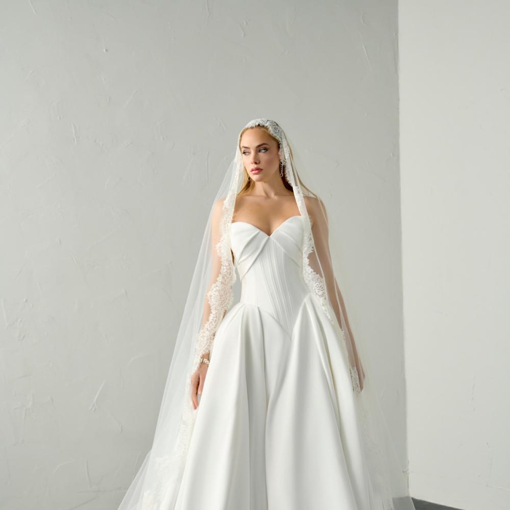 الخصر الباسك في مجموعة جاستين ألكساندر لخريف 2026