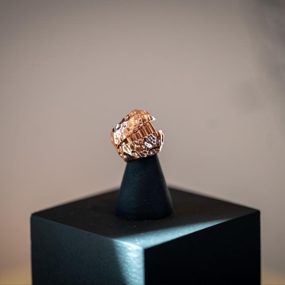 الفائز في فئة تصميم الأزياء ماتيو غوتييه عن مشروعه نُصُب مصغّرة