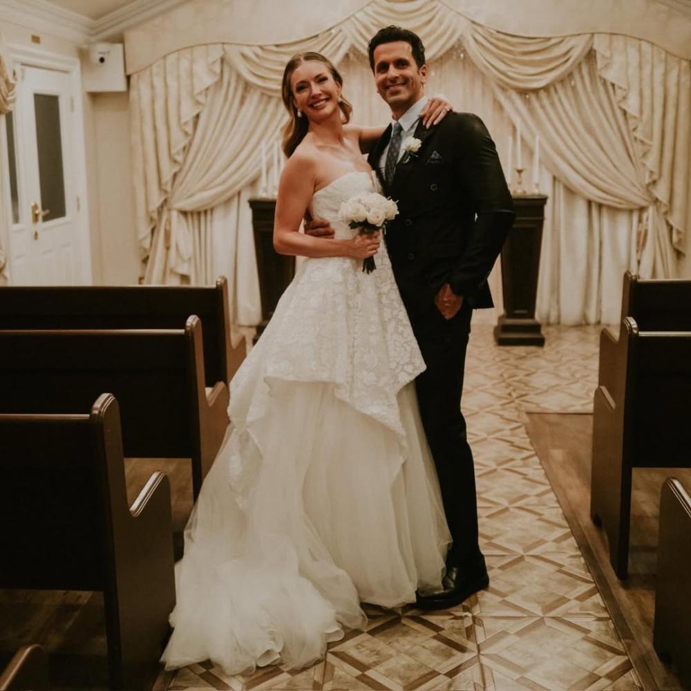 الممثلة التركية ياسمين كاي ألين بفستان زفاف