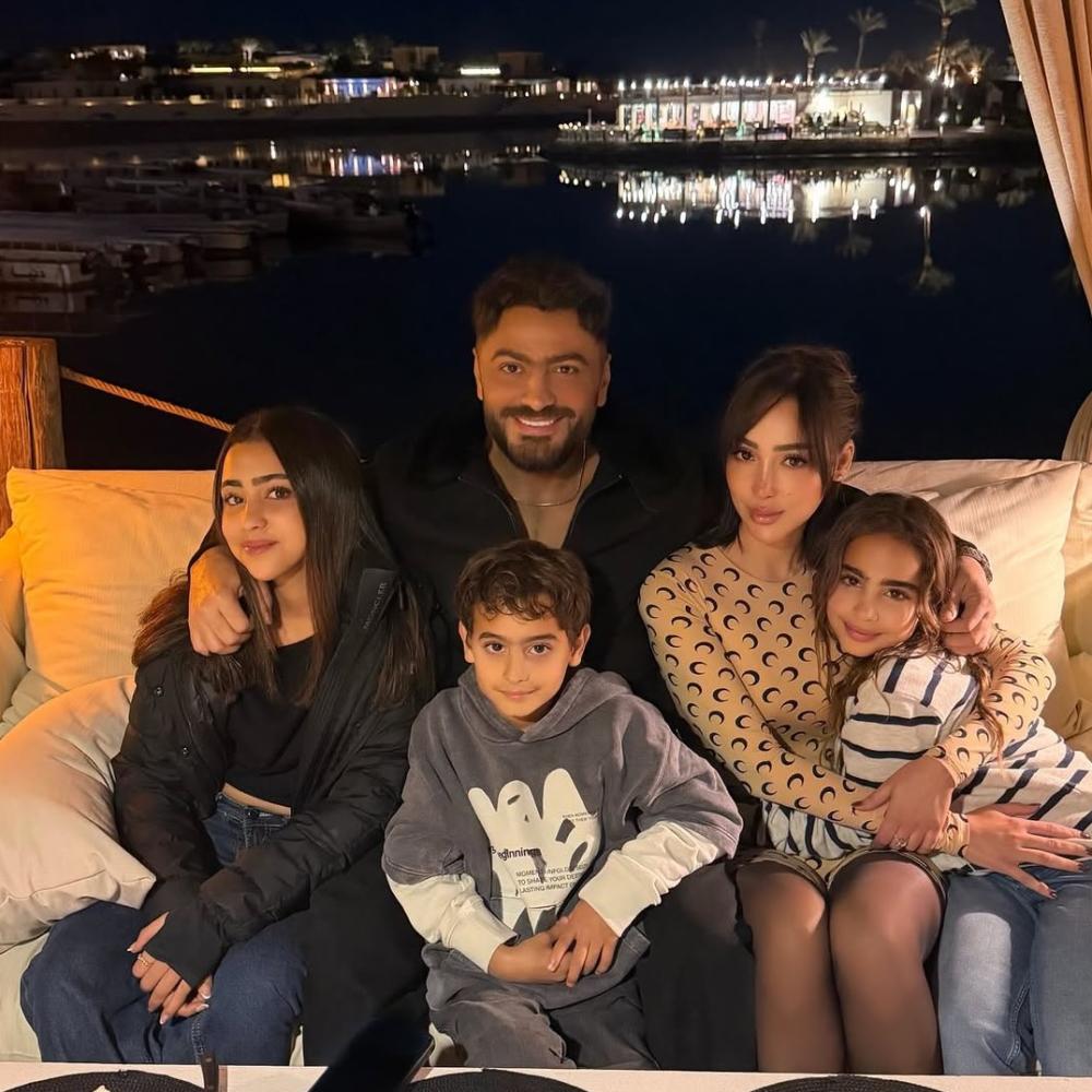 تامر حسني وبسمة بوسيل مع أطفالهما 2026