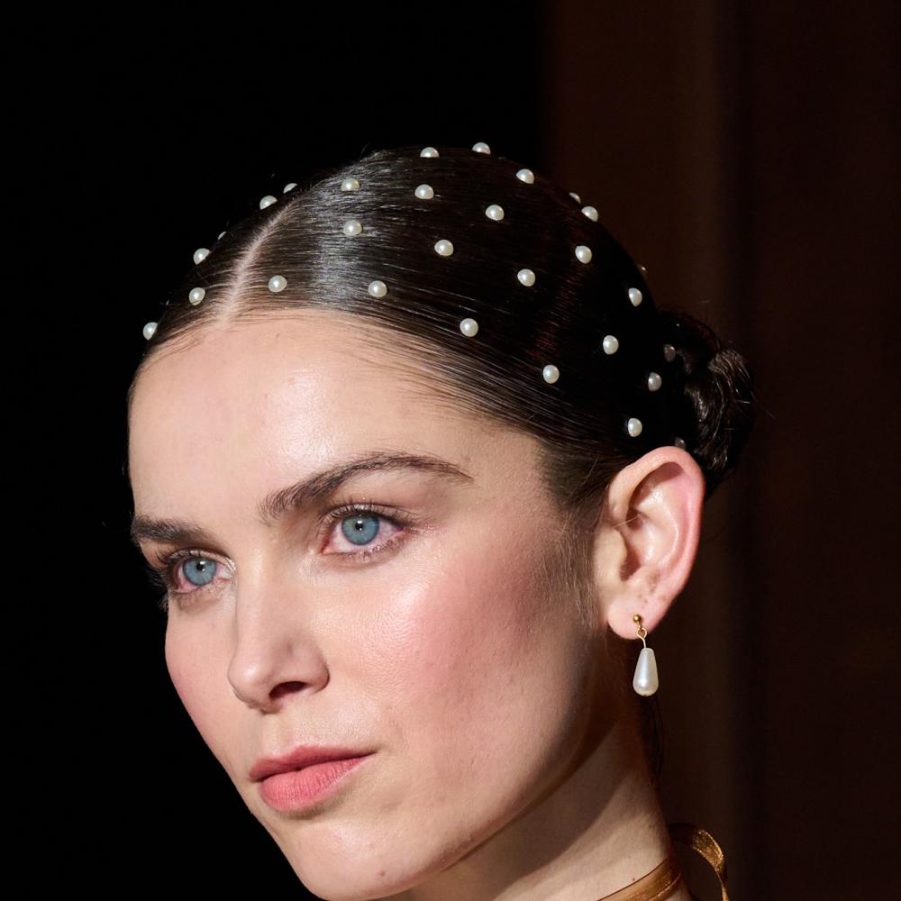 تسريحات وصيحات عصرية رافقت عروض الهوت كوتور لربيع وصيف 2026