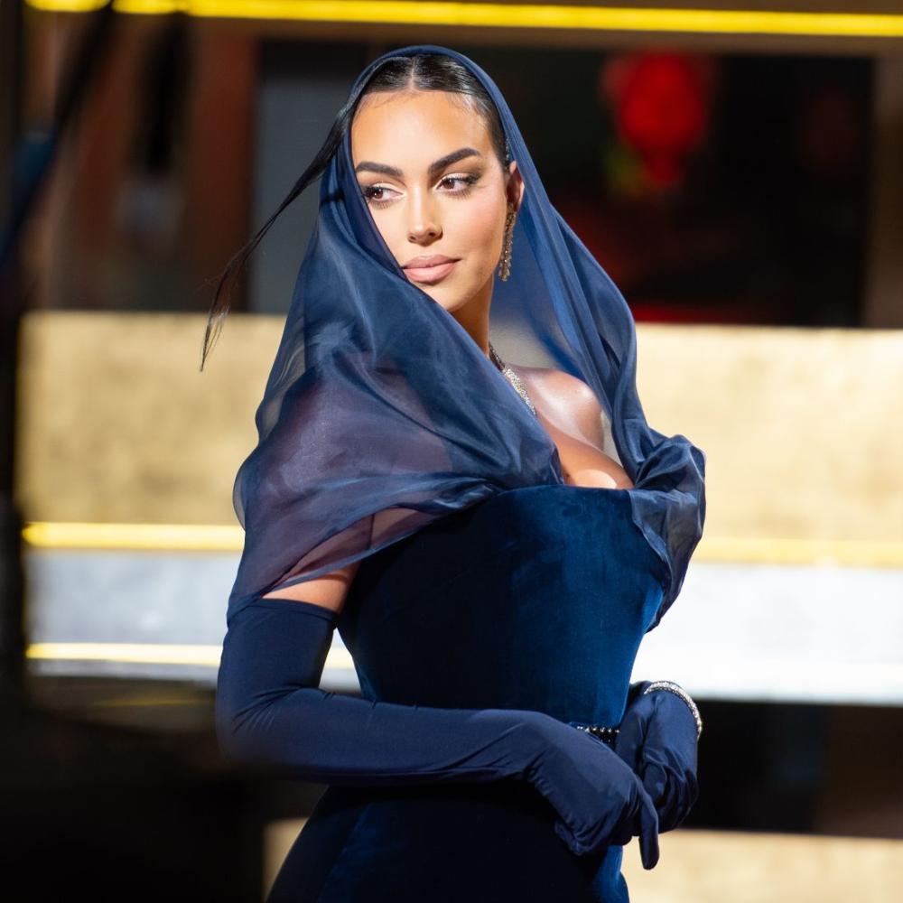 أجمل إطلالات مكياج وتسريحات شعر النجمات على مر السنوات في حفل Joy Awards..فلنتذكرها معاً