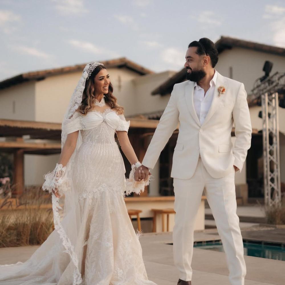 حاتم فهمي مع عروسته في يوم زفافه