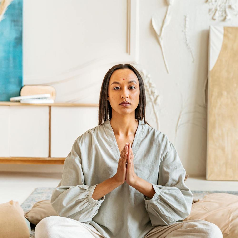 رياضة التأمل النشط تجمع بين الحركة والتأمل لتعزيز صحتك.. إليكِ أفضل تمارينها