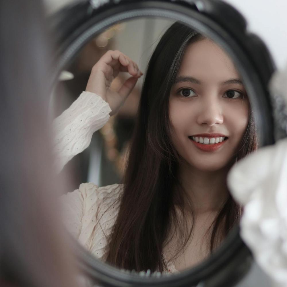 صورتكِ الذاتية الإيجابية مرآة شخصيتكِ المتطورة باتباع هذه الممارسات