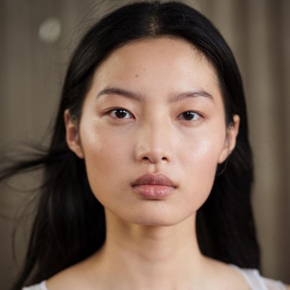 Face Gua Sha هل يستحق تجربة هذه التقنية الصينية على بشرتك؟