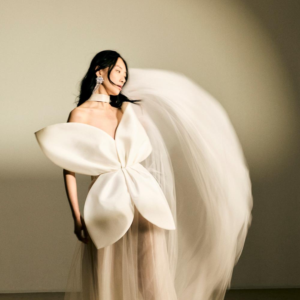 غرابة فستان زفاف  Kaviar Gauche