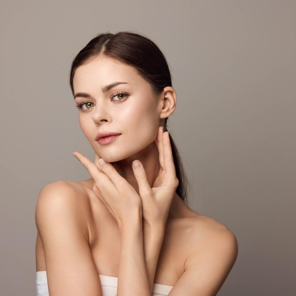 لبدء خطة ذكية مع بداية العام من الأفضل التركيز على الإجراءات التي تعزز إنتاج الكولاجين وترطب البشرة من الداخل