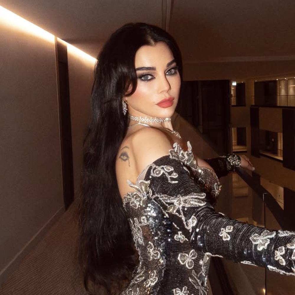 10 نجمات يرسمن اتجاهات المكياج وتسريحات الشعر في احتفالات رأس السنة الجديدة