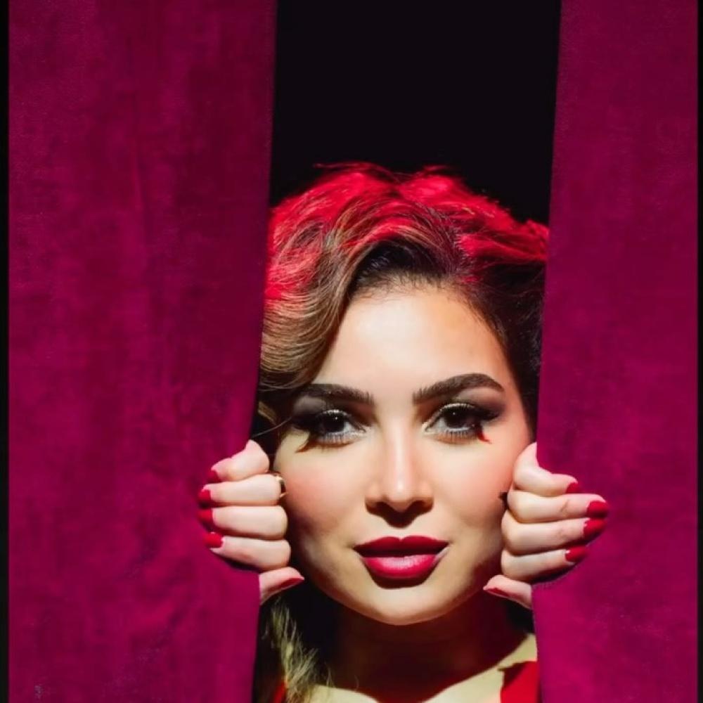 النجمة مي عز الدين