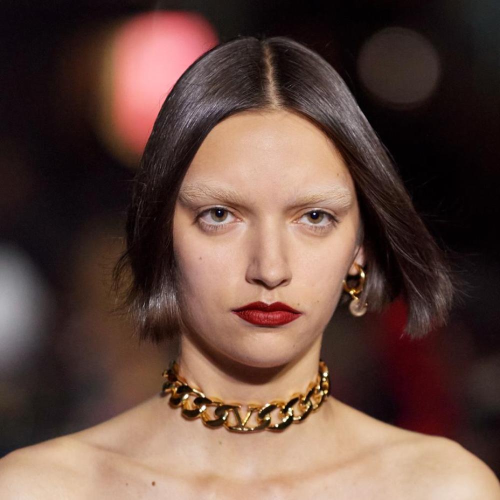 اللون الأحمر في ماكياج فالنتينو أساسي