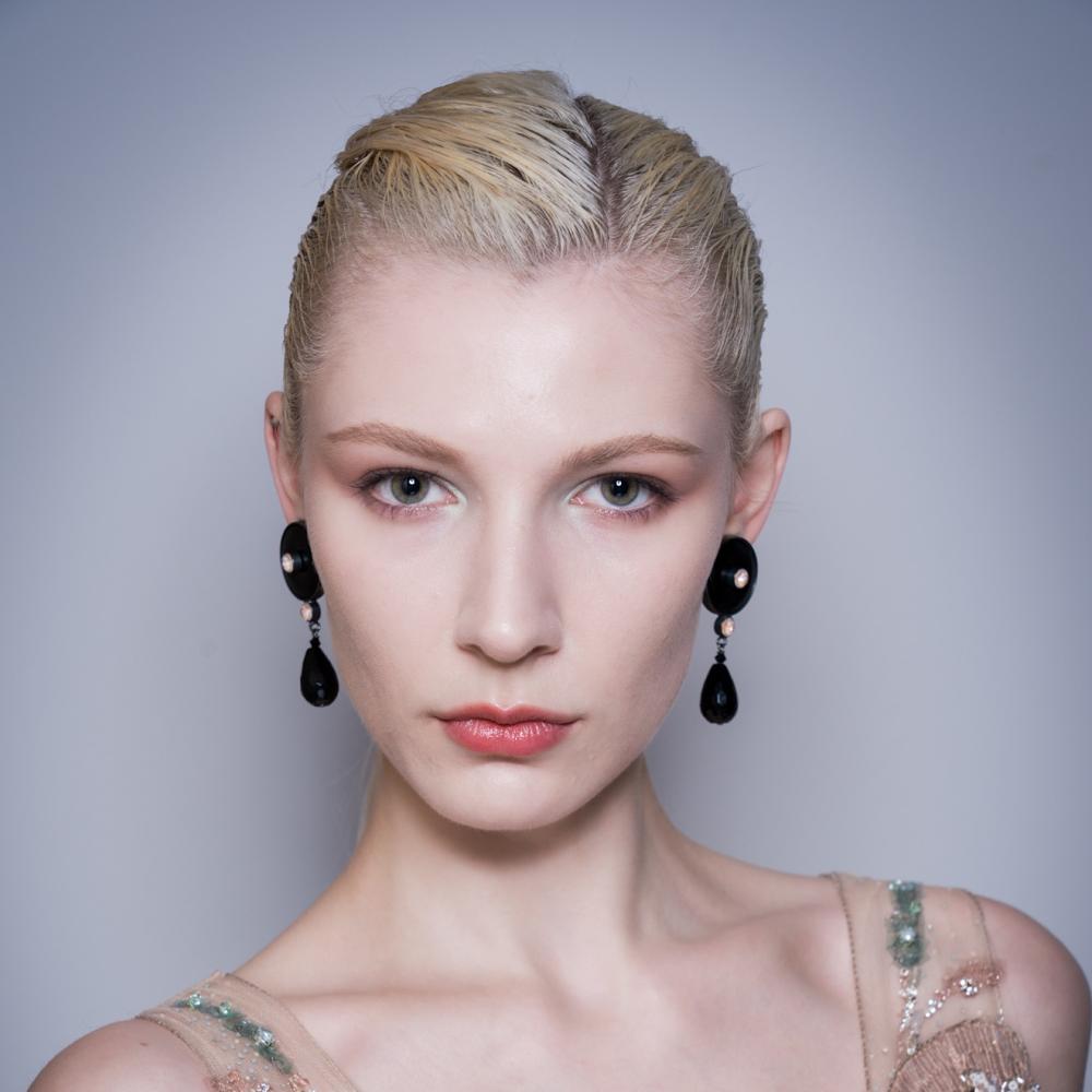 المكياج الراقي عنوان اليوم الثاني من أسبوع الموضة الهوت كوتور الباريسي لربيع وصيف 2026