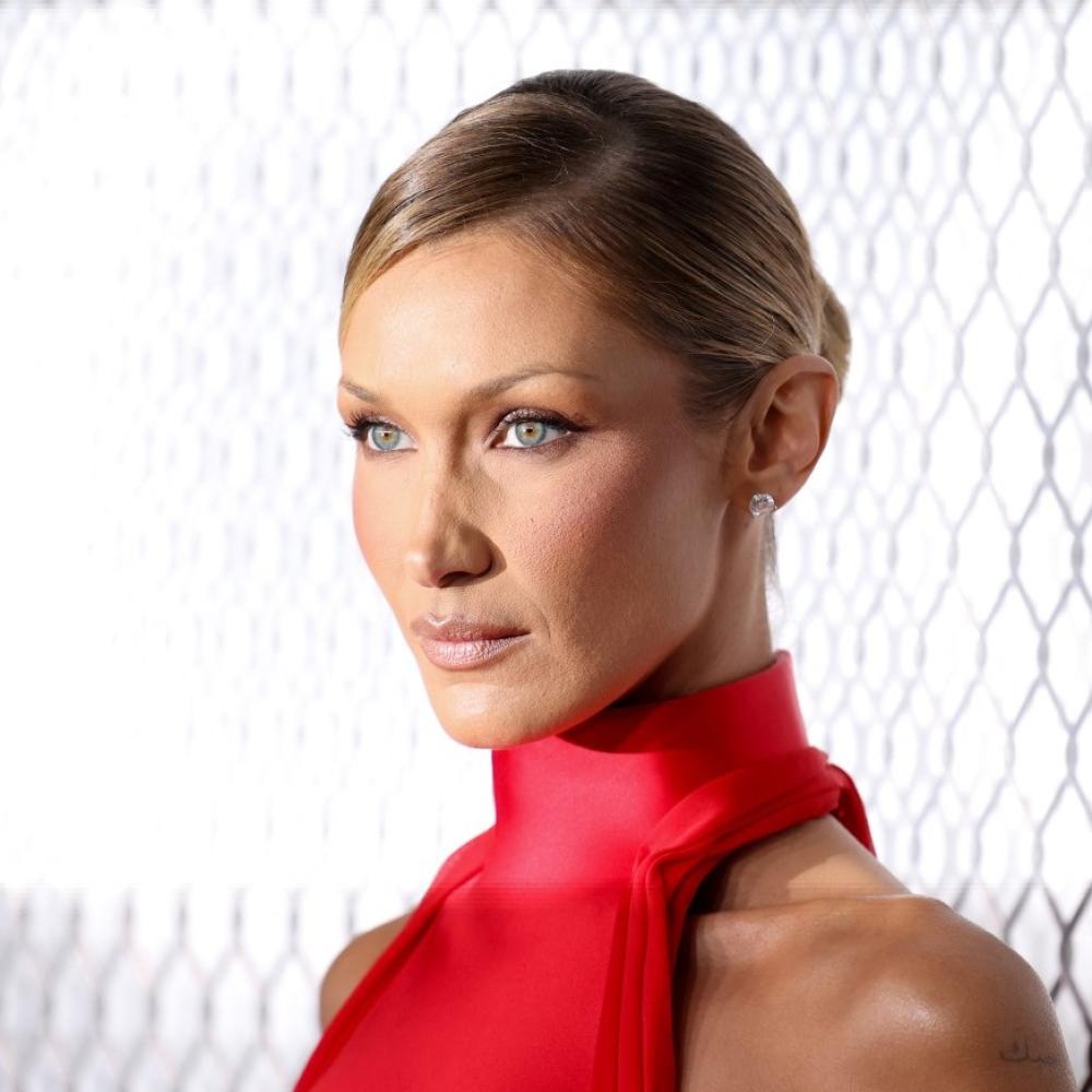 رسمات المكياج البرونزي بأسلوب بيلا حديد