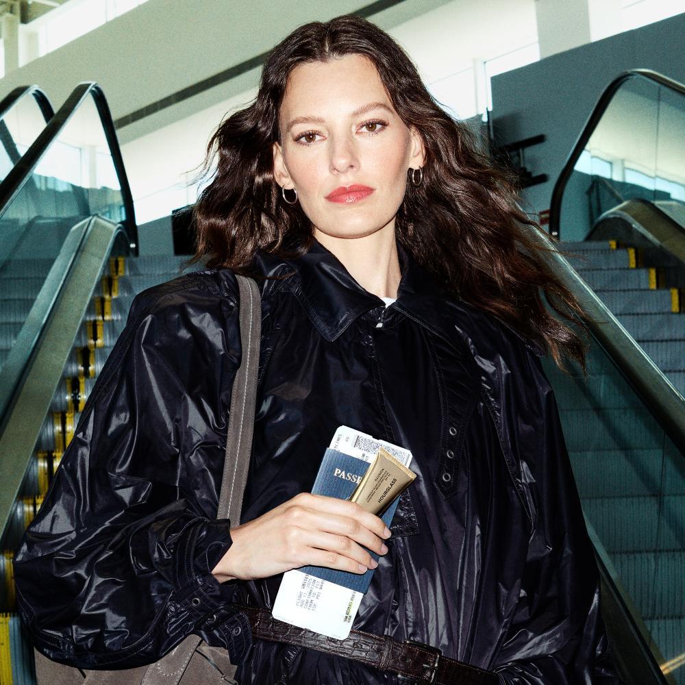  كريم الأساس إليوجن لومينس غلو بعامل حماية 30 وتركيبة مبتكرة من آورجلاس كوزمتيكس