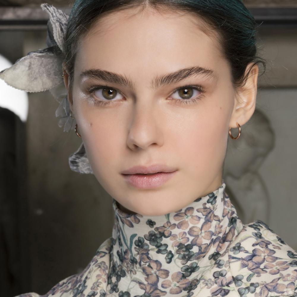 مكياج الجامعة