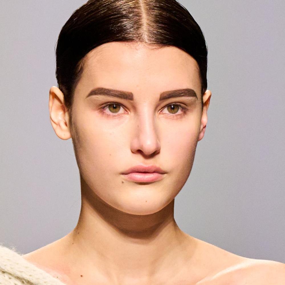 طبيبة تجميل تكشف لـ"هي" تأثير أقنعة الـ LED على البشرة.. هل تزيل التجاعيد؟