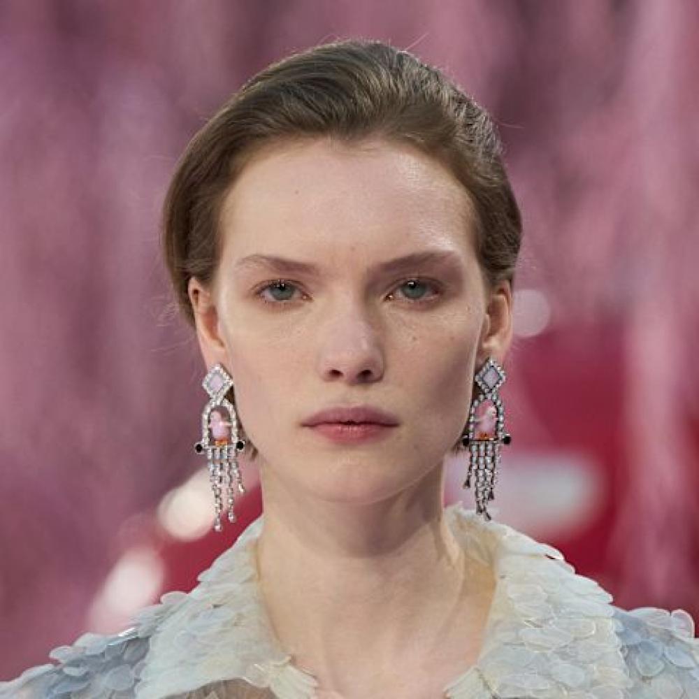 أفضل مستحضرات لمحاربة الشيخوخة: اختيارات مجرّبة لبشرة أكثر شبابًا