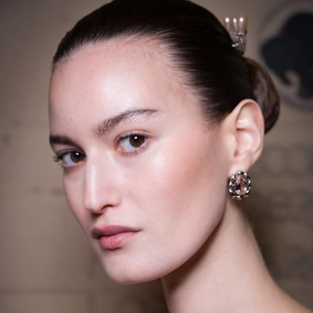 المكون السحري لتوحيد لون البشرة وتقليل الخطوط الدقيقة