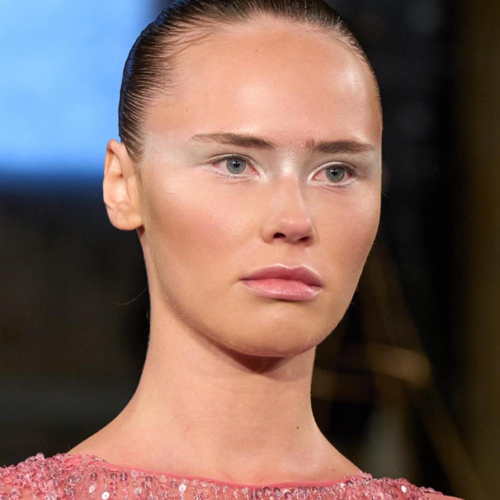 هل فعلاً الـface taping  يقلل التجاعيد؟ خبراء الجلد يجيبون