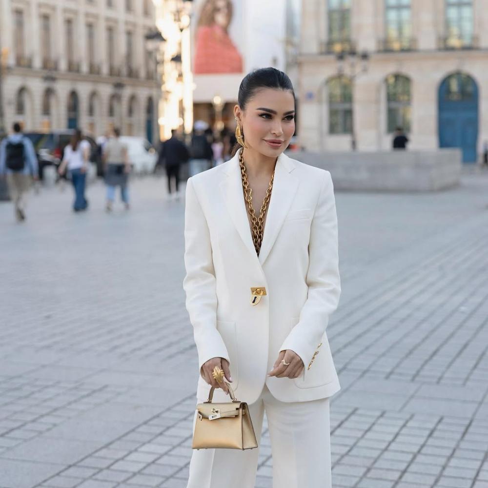 كيف تنسق مريم الأبيض البدلة النسائية؟ إطلالات عصرية بالصور