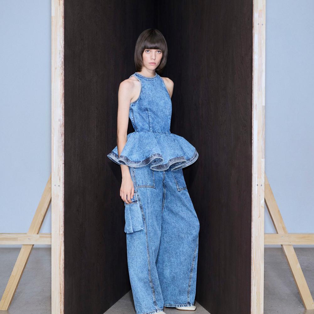 موضة الدنيم بأسلوب لم تشاهديه من قبل في الشتاء