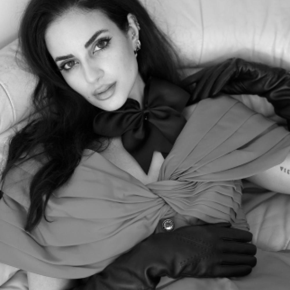 المؤثرة في مجال الموضة عفاف صيام 