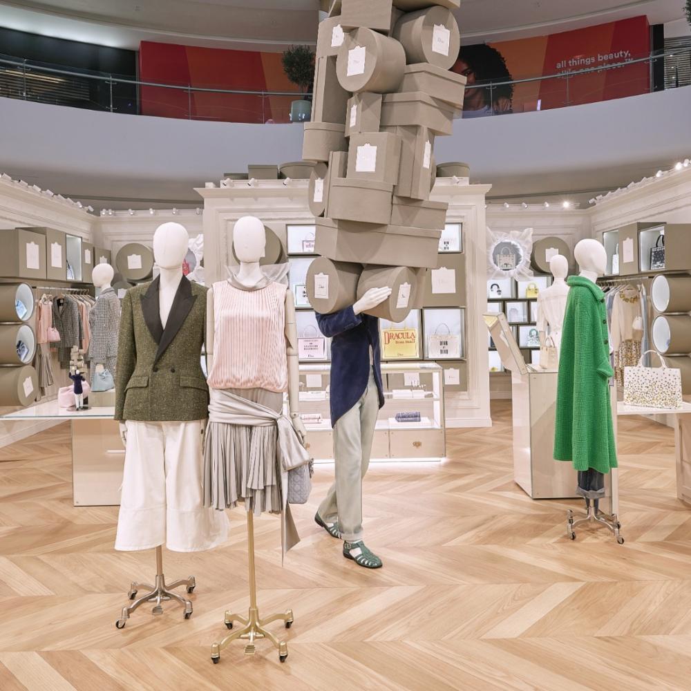 ديور تكشف عن أولى إبداعات "جوناثان أندرسون" في دبي