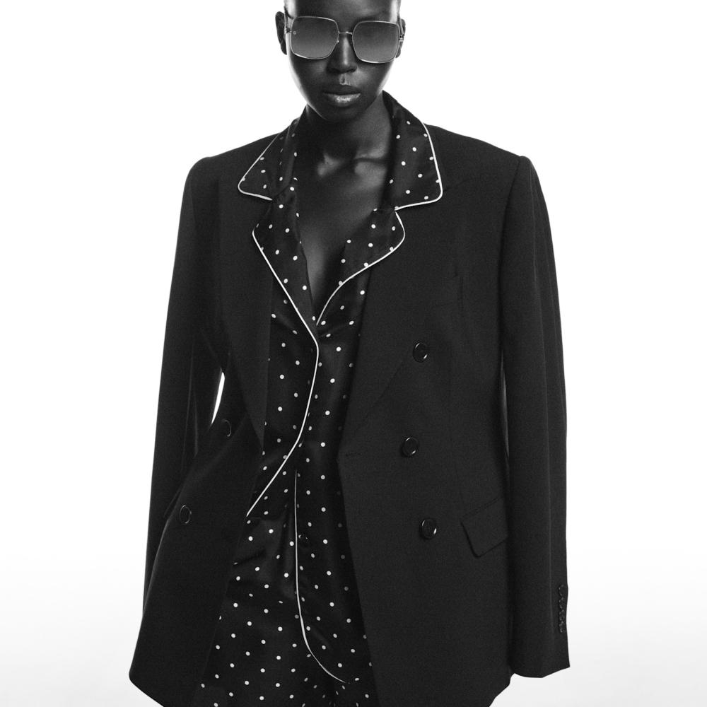 إطلالة من Elie Saab