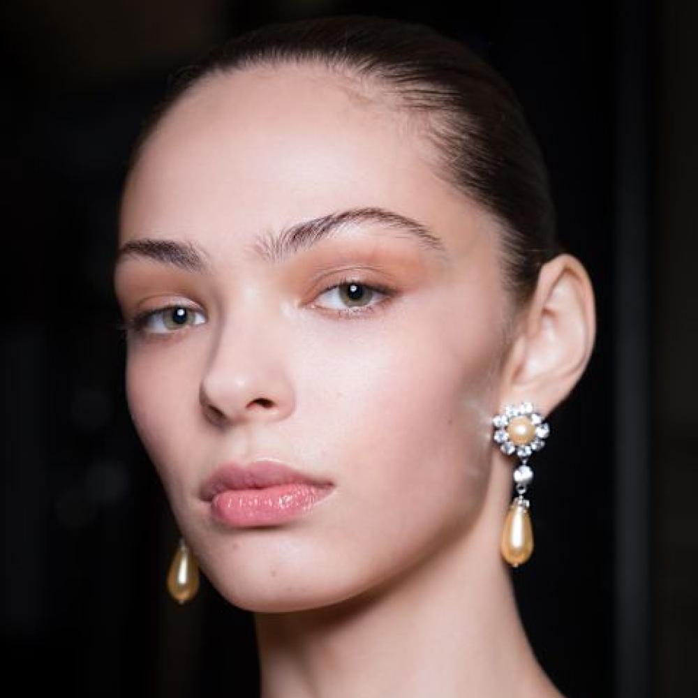 تقشير ذكي لبشرة متوازنة: مستحضرات أحدثت فرقًا من تجربتي