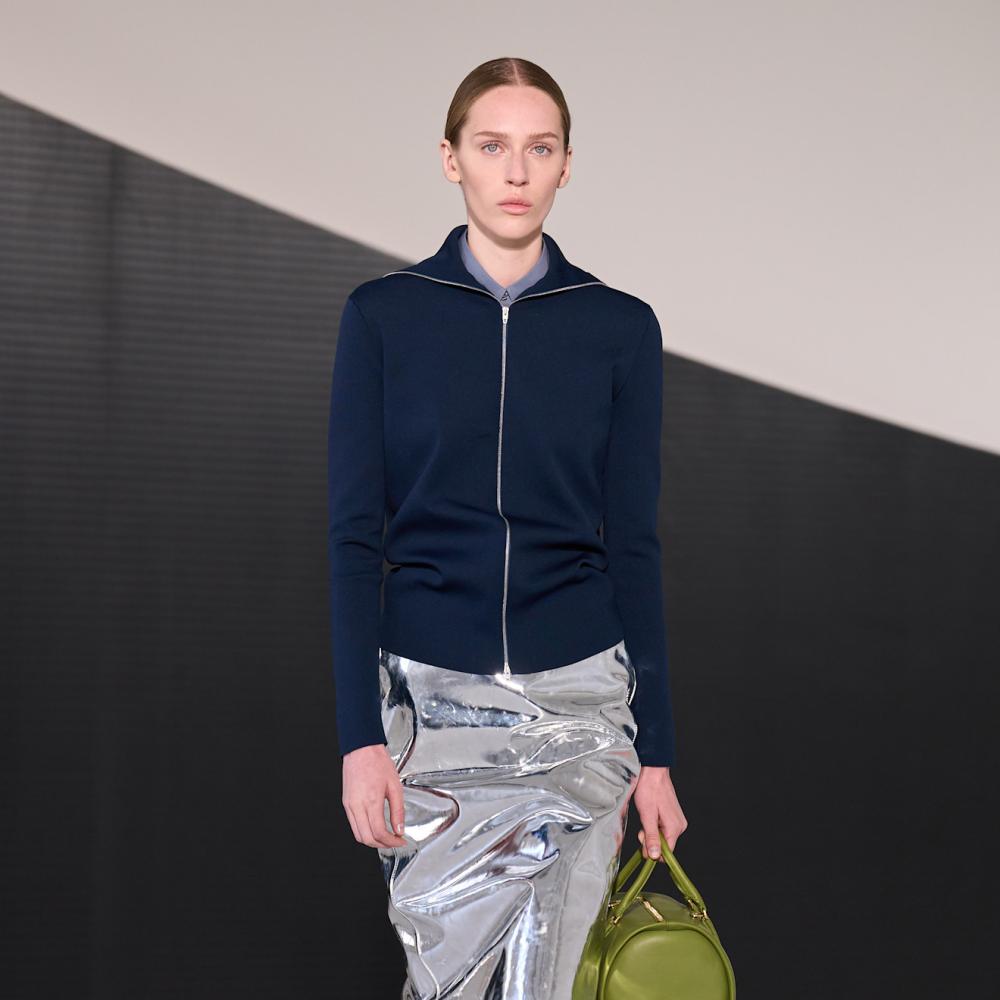 تنورة من ألوان الميتاليك الفضي من Jil Sander 