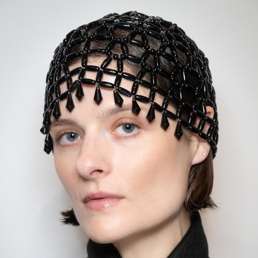 أكسسوارات شعر جريئة ومبتكرة تبعد عنك ملل الشتاء