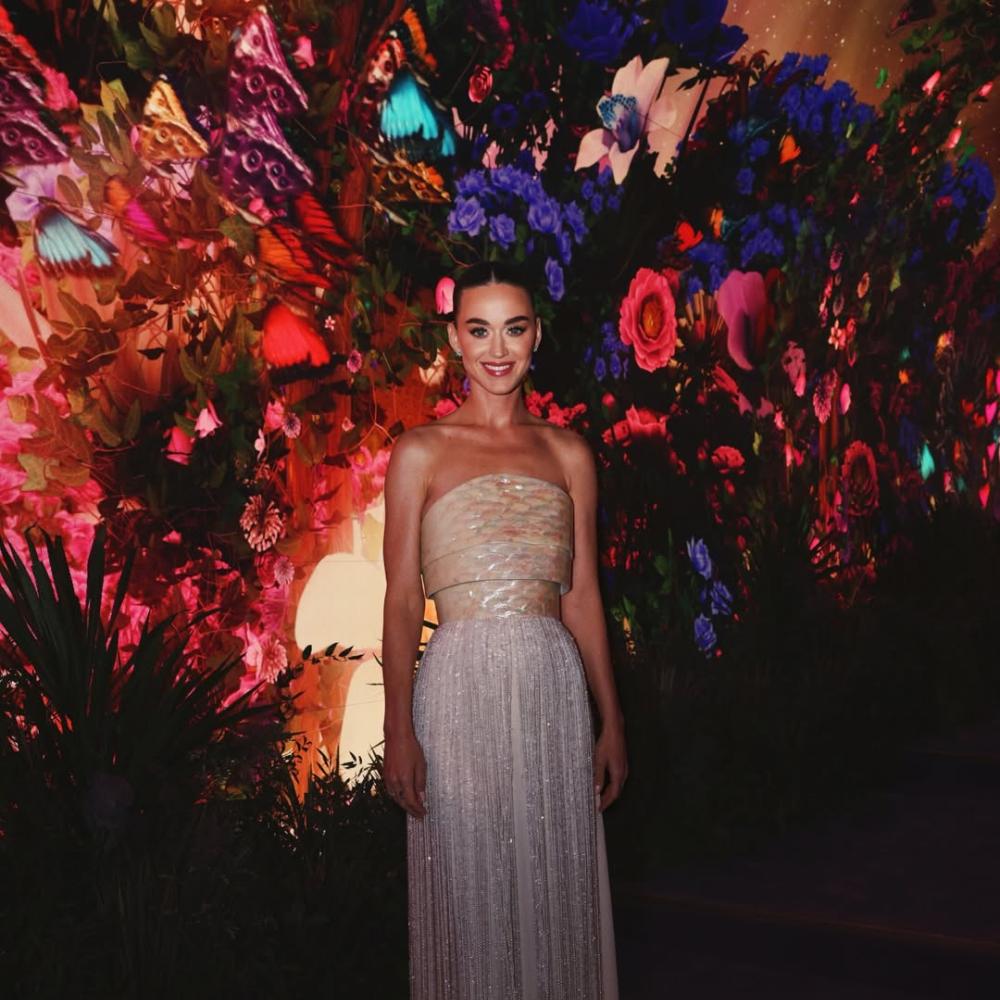 Katy Perry باطلالة من وعد العقيلي تصوير راني فواز