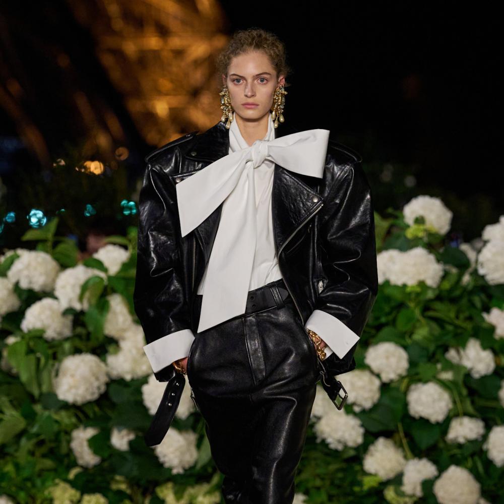 إطلالة من Saint Laurent