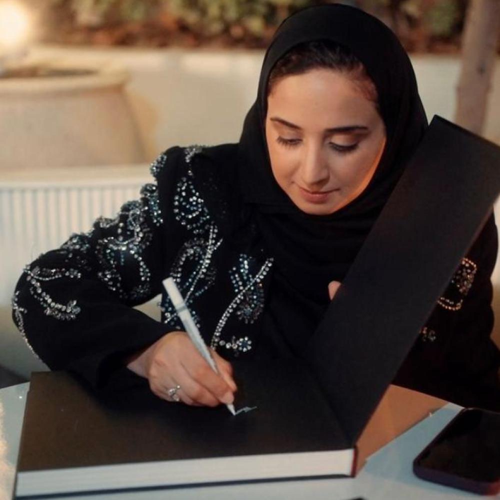 خاص لـ"هي": المصورة السعودية بيان الصادق توثق قصص 32 سيدة خليجية في Chapters