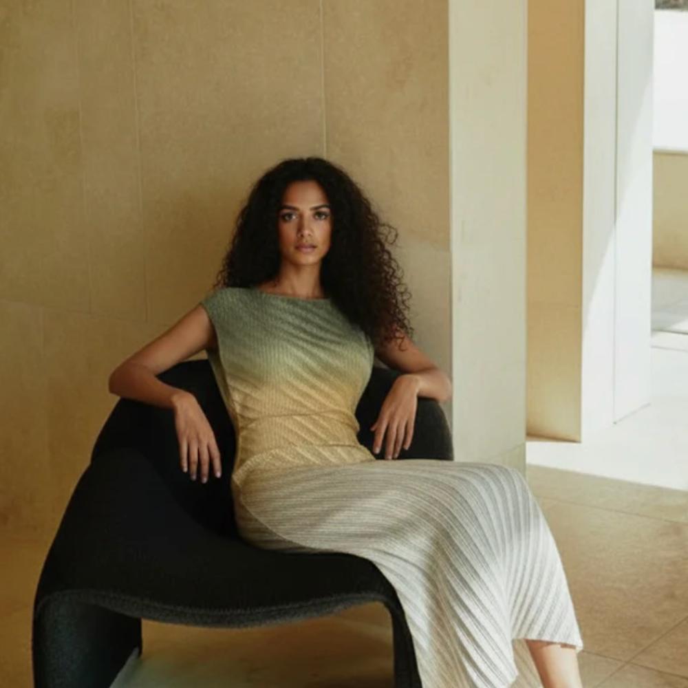 عودة الأزياء المختزلة في خزانة المرأة السعودية