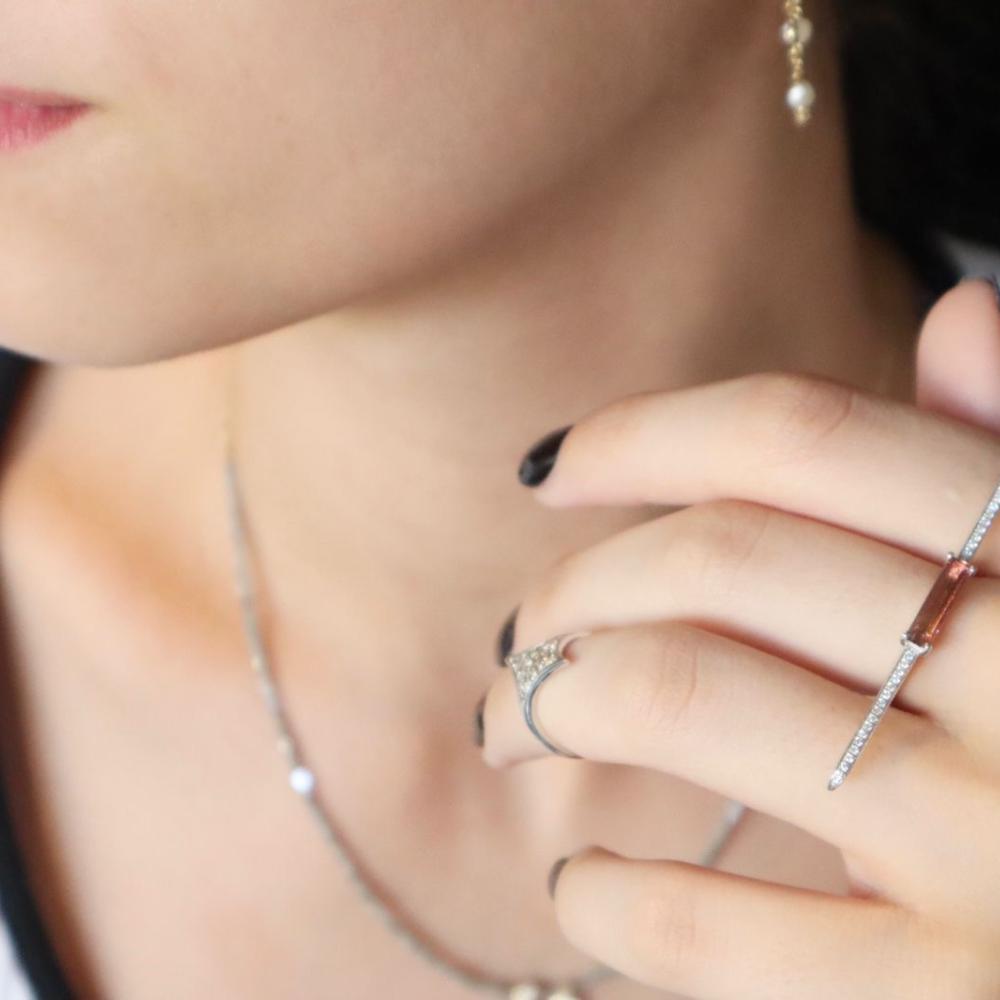 خاص ل"هي" مصممة المجوهرات السعودية ريم السفاف: حيث يُعاد تشكيل الزمن، قطعةً من ذهب