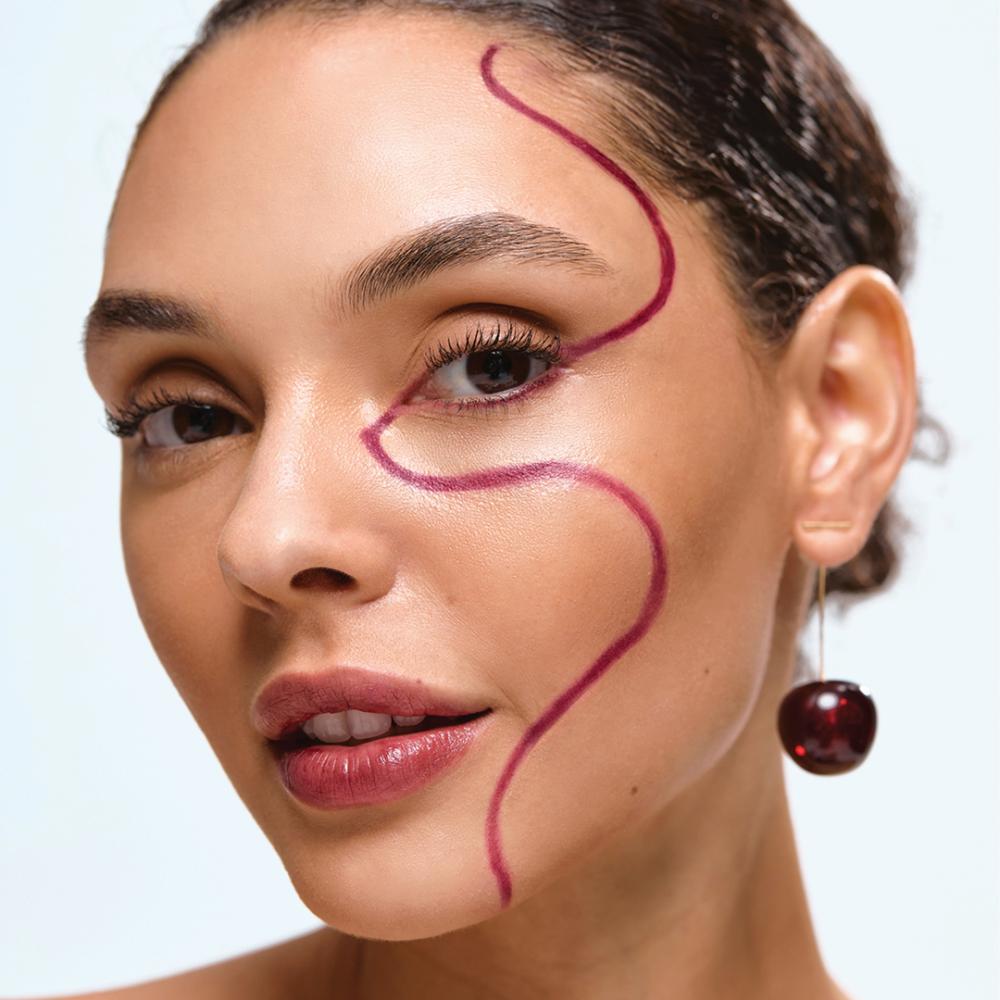 جربي الإطلالة الكورية للشفاه مع Benefit Cosmetics