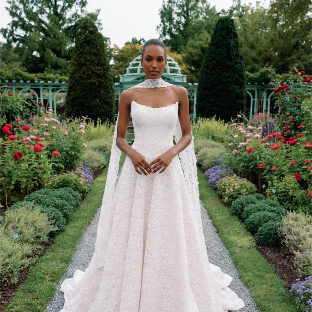 فستان زفاف ساريه نوري مع وشاح