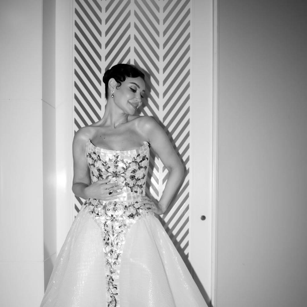 اروى جودة بفستان ابيض في مهرجان الجونة