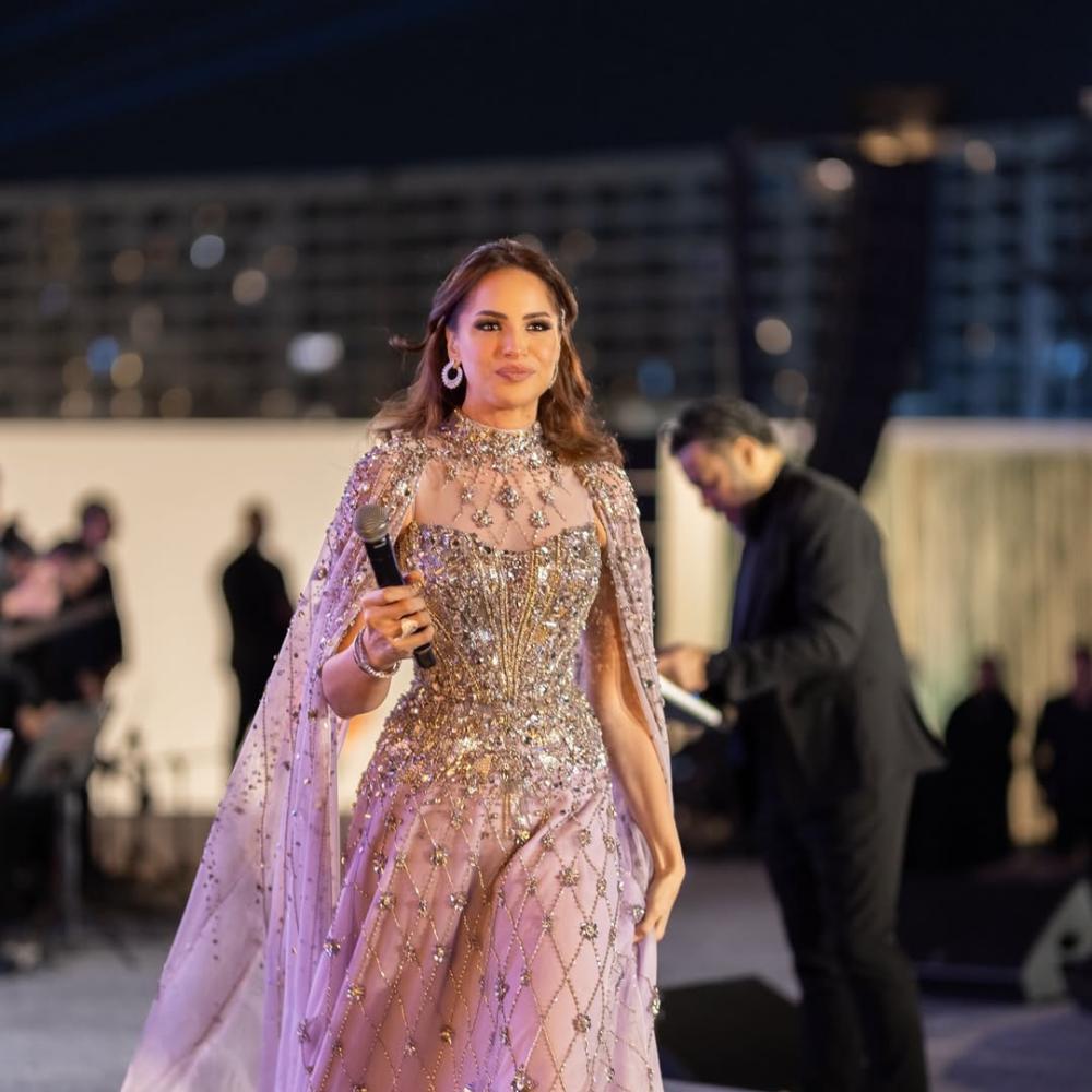  آمال ماهر بفستان باللون البنفسجي الناعم