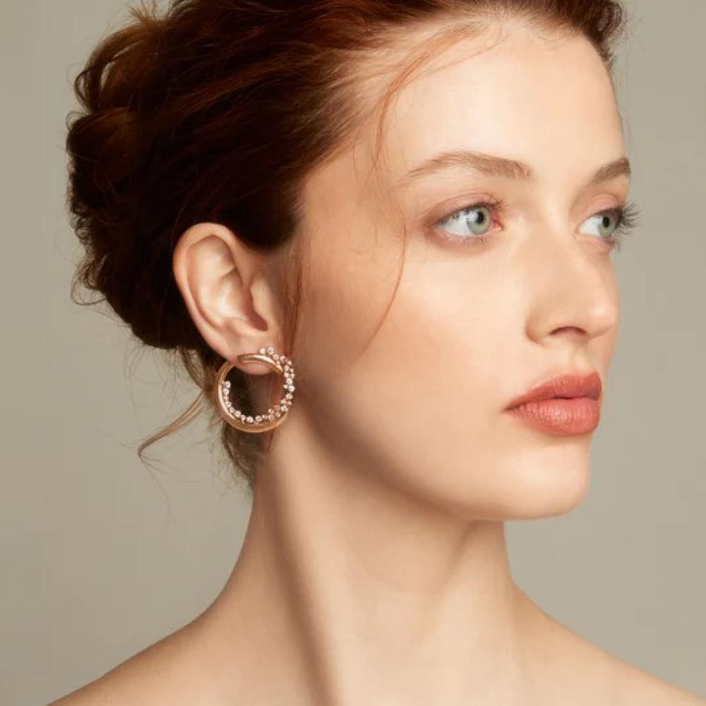 أقراط ANANYA Scatter Huggies