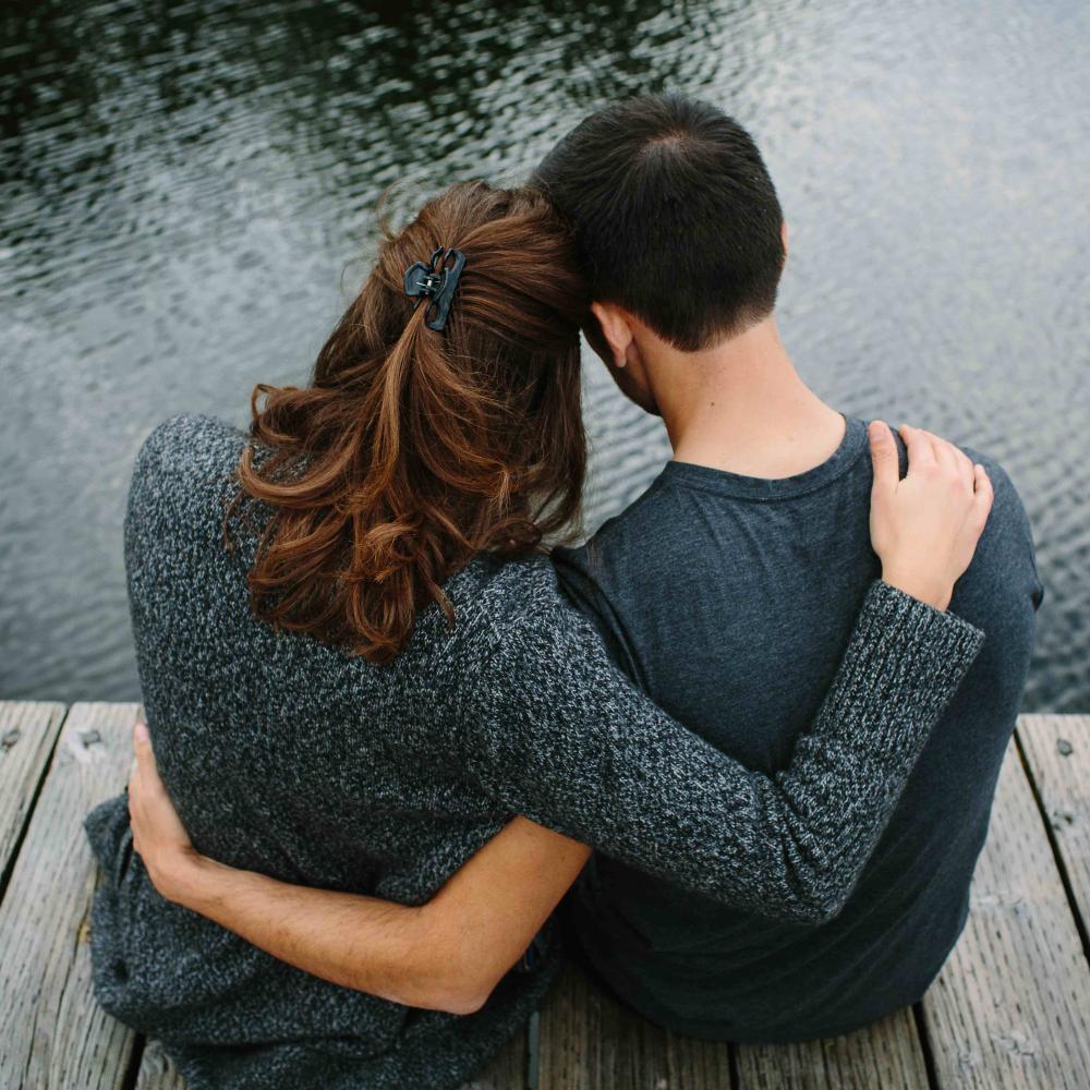 اعرفي الفرق بين الحب والتعلق العاطفي واحمي قلبك