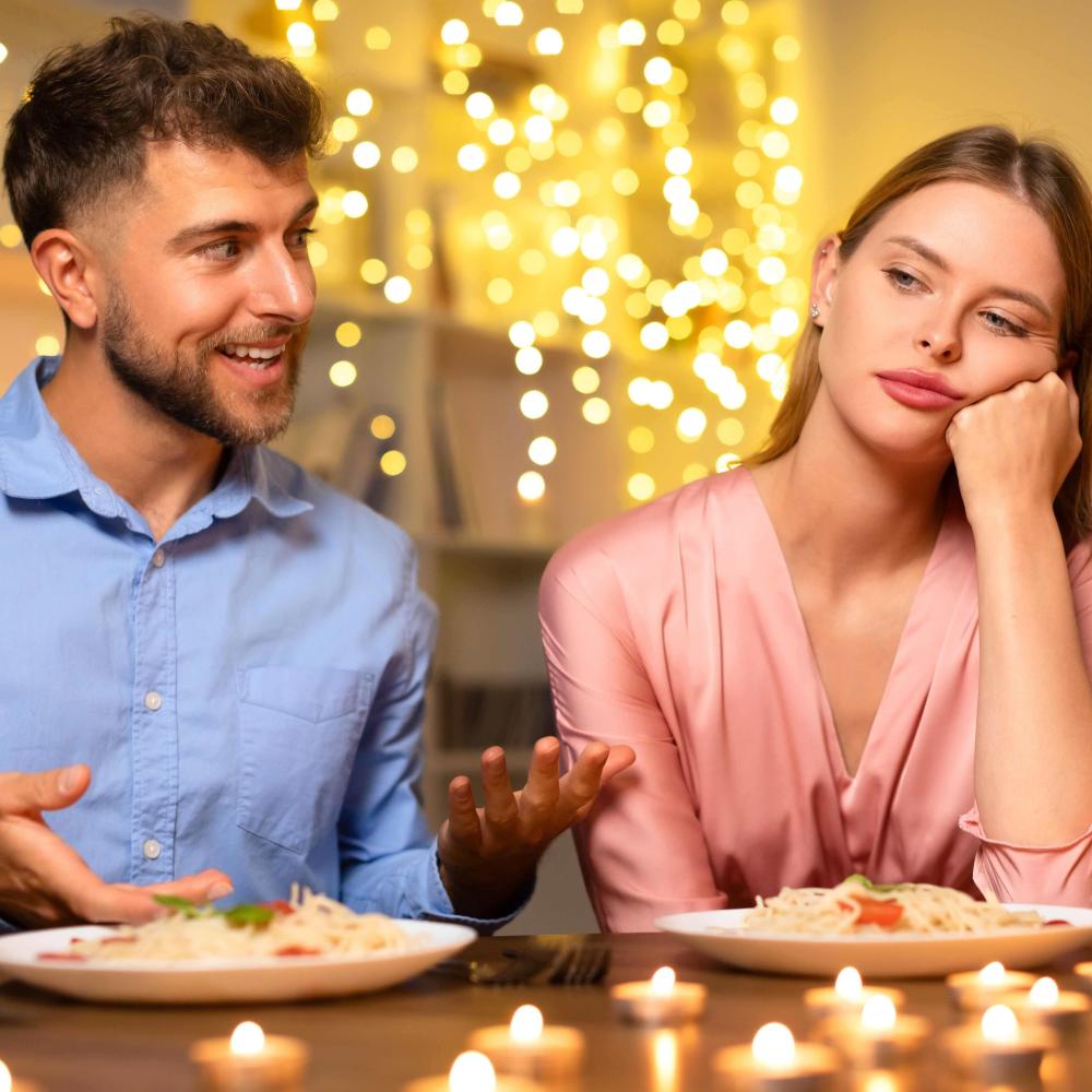 اعرفي لماذا يمدح الرجل امرأة أخرى أمامك