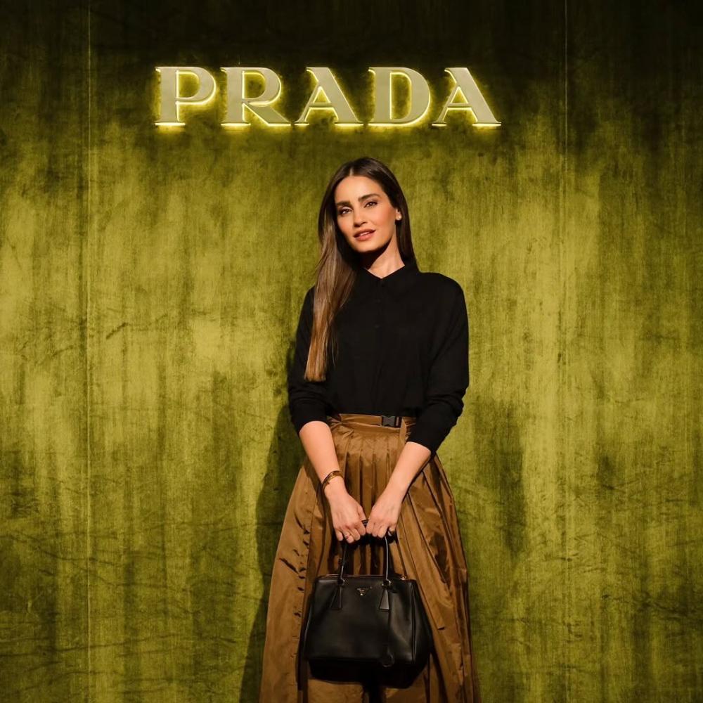 إطلالات رمضان 2026: تنسيقات التنورة والبدلة بأسلوب النجمات بعيدًا عن القفطان