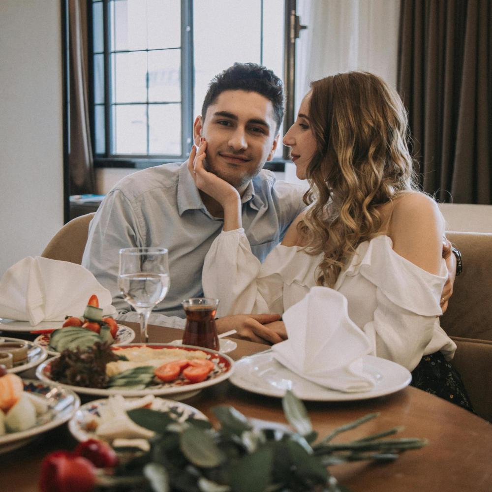 تجارب الطعام خلال عيد الحب في فنادق الإمارات